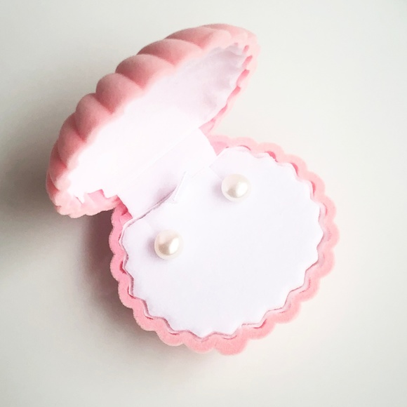 NEW 7mm Natural Freshwater Pearl Studs - Picture 3 of 7